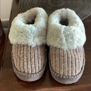 Women’s ugg slipper size 8
